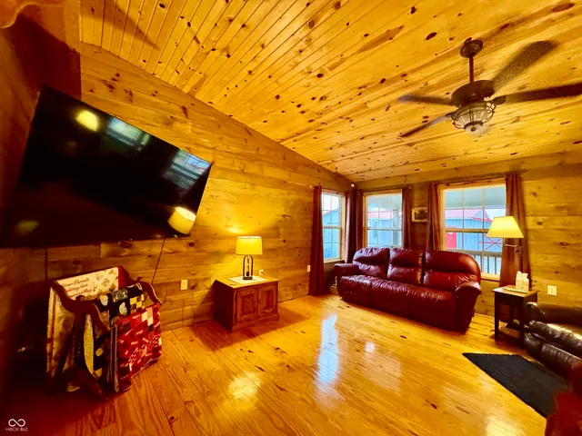 $379,900 | 6608 North County Road 550 East, Seymour, IN 47274