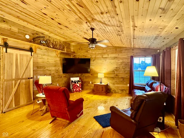 $379,900 | 6608 North County Road 550 East, Seymour, IN 47274