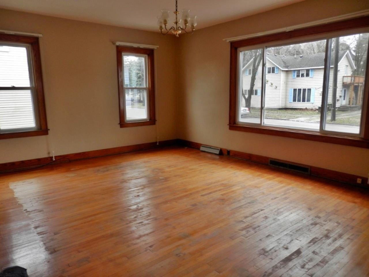 Living Room - Hardwood floor