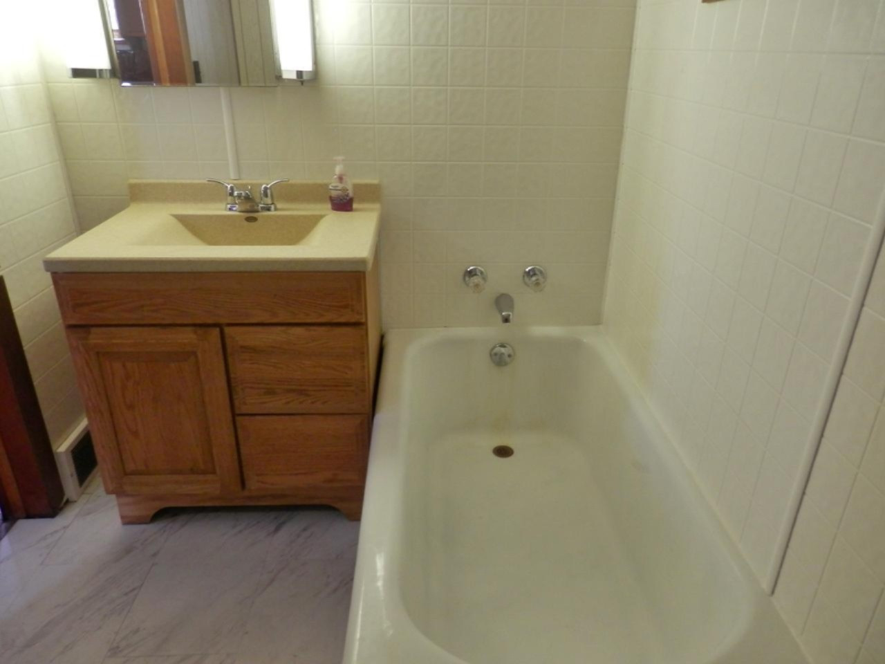 603 Ramsdell Street Manistee, MI 49660 - Photo 10 of 22 Full Bath