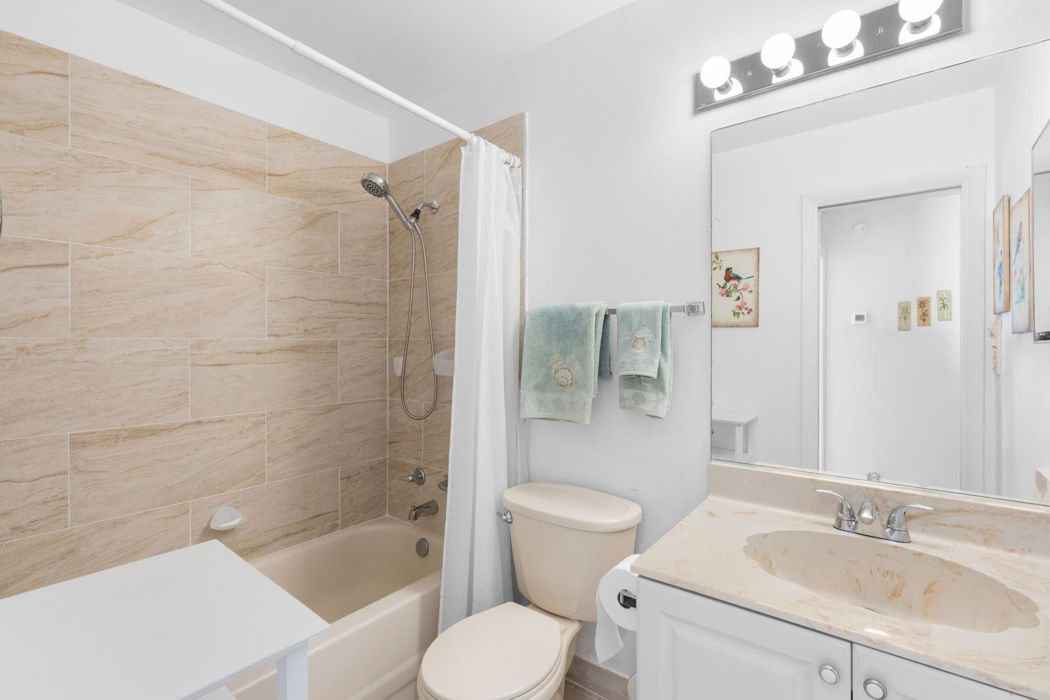 791 Banks Road, Unit 130 Pompano Beach, FL 33063 - Photo 14 of 32 Guest bathroom