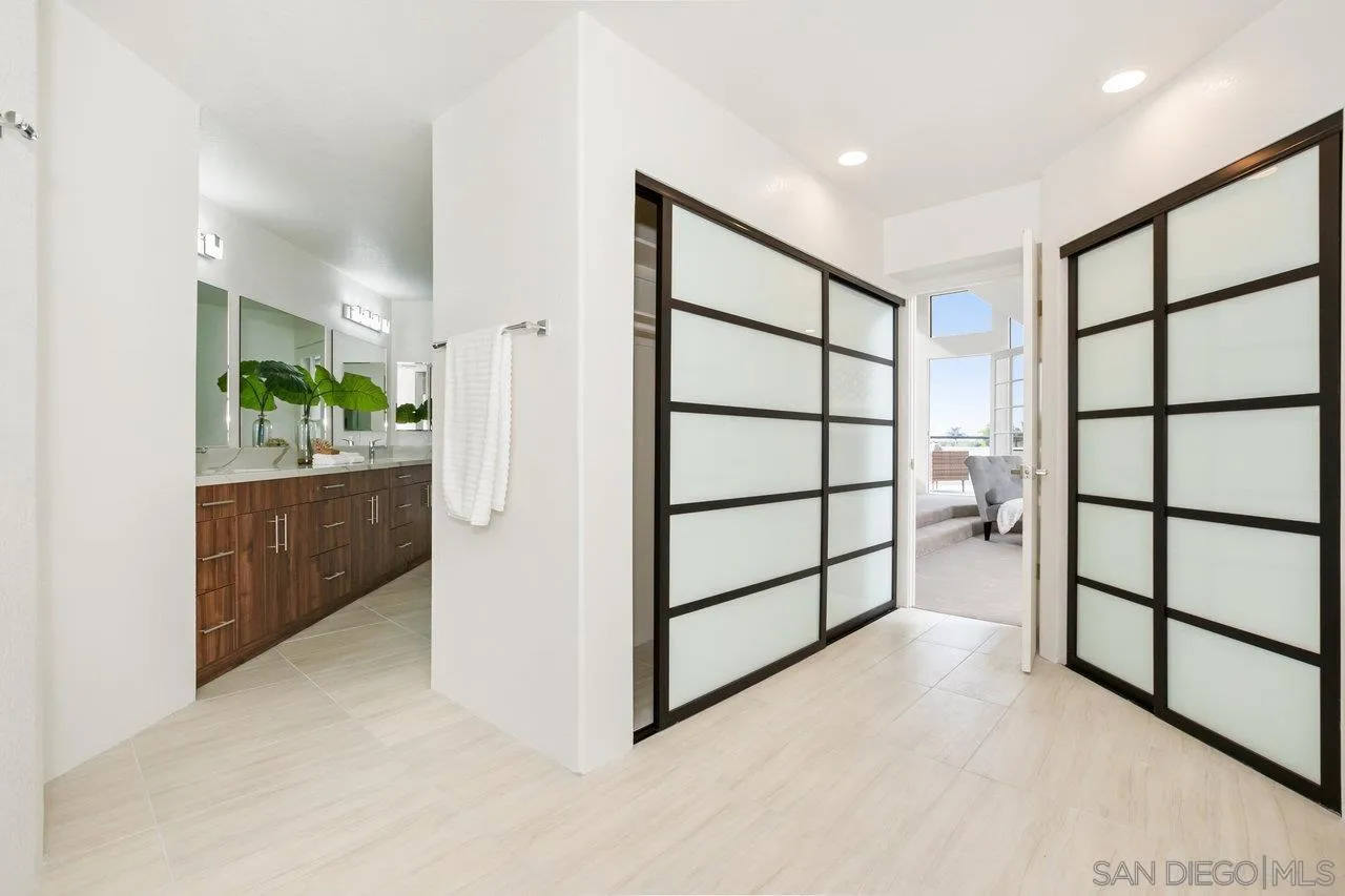 6105 Avenida Chamnez La Jolla, CA 92037 - Photo 34 of 59