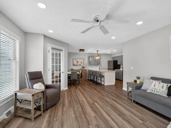 $329,900 | 700 South Lakeside Drive, Unit 6, Syracuse, IN 46567