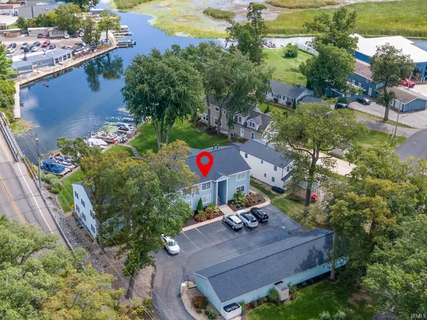 $329,900 | 700 South Lakeside Drive, Unit 6, Syracuse, IN 46567