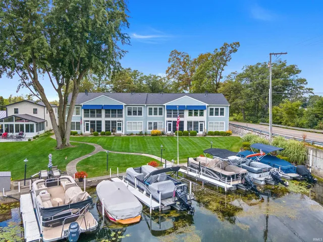 $329,900 | 700 South Lakeside Drive, Unit 6, Syracuse, IN 46567