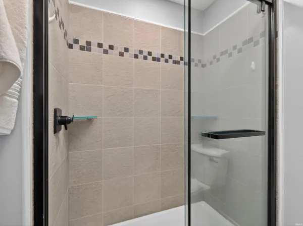 $329,900 | 700 South Lakeside Drive, Unit 6, Syracuse, IN 46567