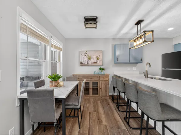 $329,900 | 700 South Lakeside Drive, Unit 6, Syracuse, IN 46567