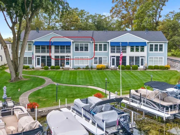 $329,900 | 700 South Lakeside Drive, Unit 6, Syracuse, IN 46567