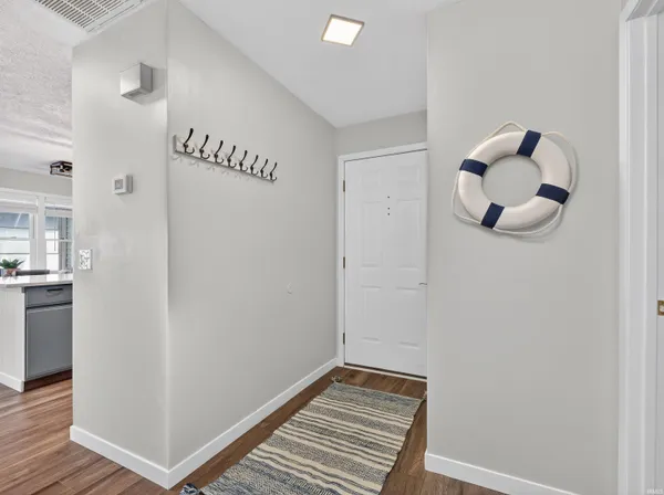 $324,900 | 700 South Lakeside Drive, Unit 6, Syracuse, IN 46567
