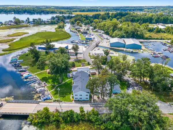 $329,900 | 700 South Lakeside Drive, Unit 6, Syracuse, IN 46567