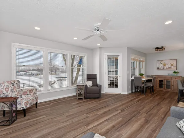 $329,900 | 700 South Lakeside Drive, Unit 6, Syracuse, IN 46567