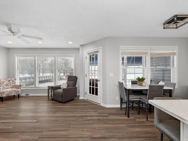 $324,900 | 700 South Lakeside Drive, Unit 6, Syracuse, IN 46567