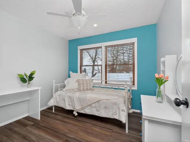 $329,900 | 700 South Lakeside Drive, Unit 6, Syracuse, IN 46567