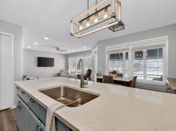 $329,900 | 700 South Lakeside Drive, Unit 6, Syracuse, IN 46567