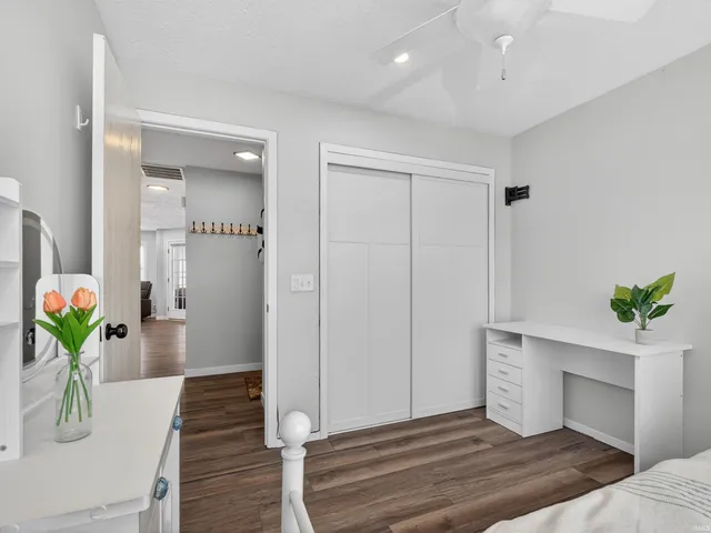 $329,900 | 700 South Lakeside Drive, Unit 6, Syracuse, IN 46567