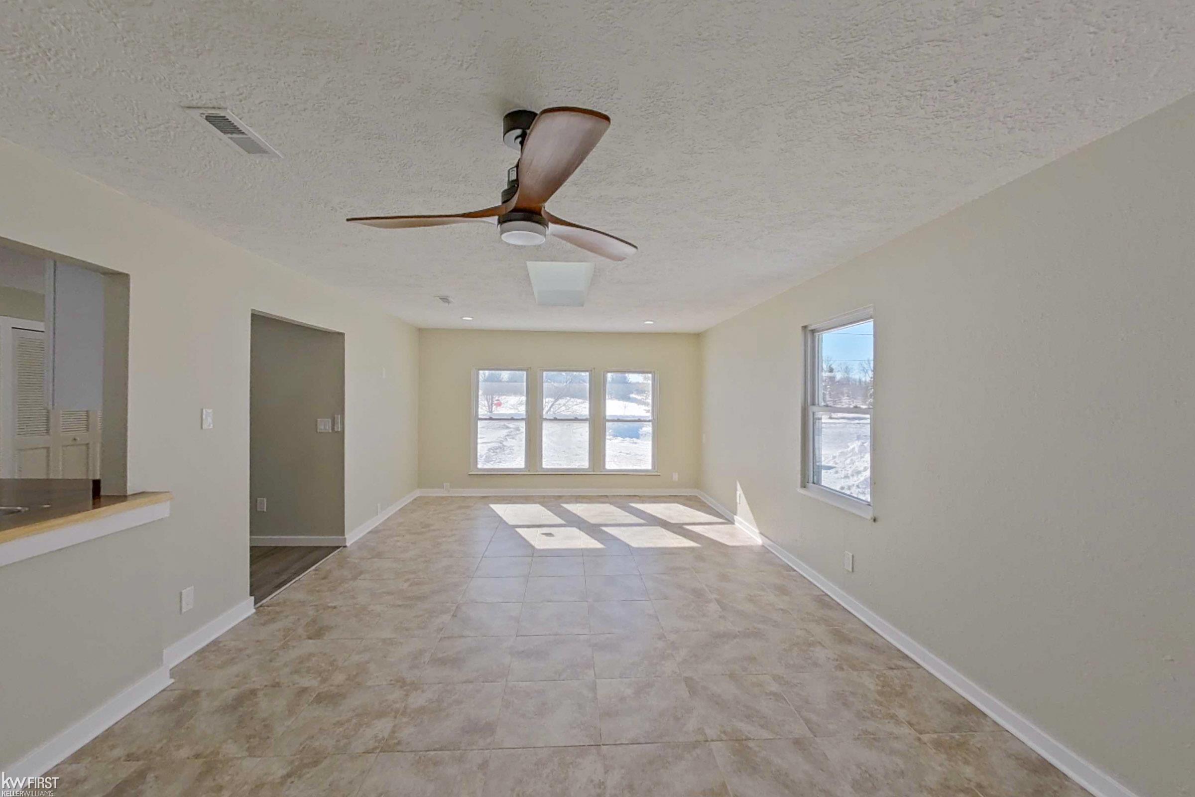 7447 East Bristol Road Davison, MI 48423 - Photo 3 of 37 50166842-3b376c4a-a1ec-424f-8284-bbd0db58da77.JPG