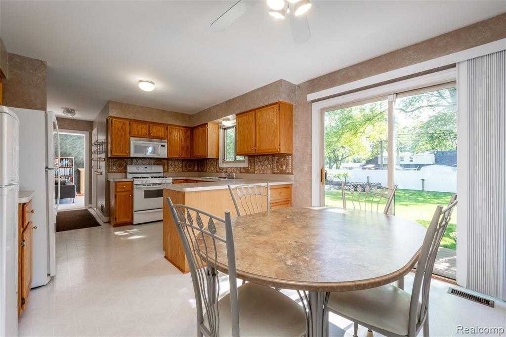 3579 Longview Avenue Rochester Hills, MI 48307 - Photo 9 of 34