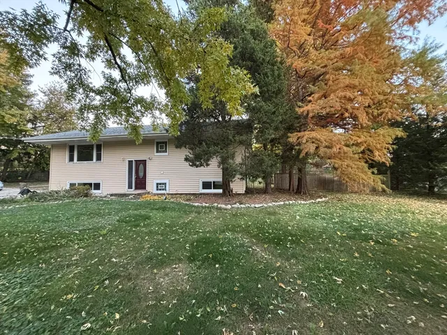 $365,000 | 6N431 Gary Avenue, Roselle, IL 60172