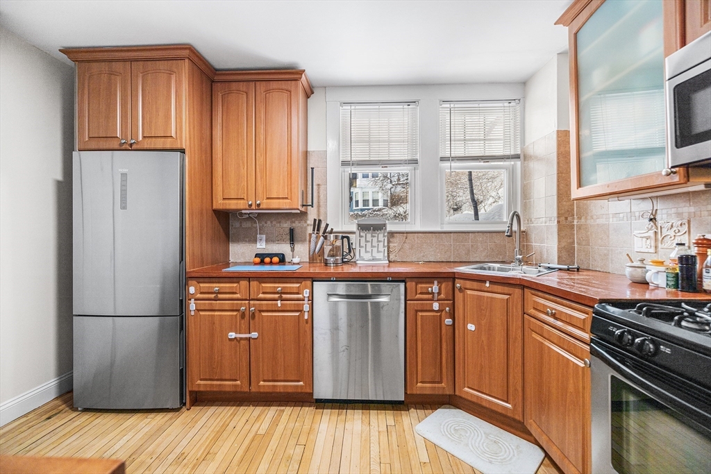 601 Franklin Street, Unit 2 Melrose, MA 02176 - Photo 9 of 25