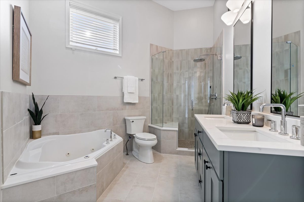 932 North Racine Avenue, Unit 2S Chicago, IL 60642 - Photo 19 of 29 a bathroom with a tub a sink and a large mirror