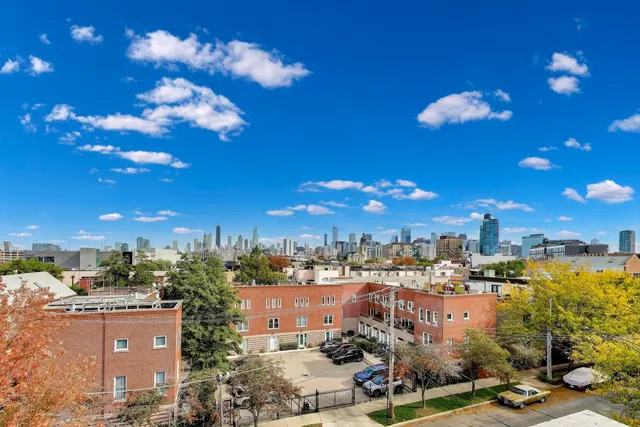 $685,000 | 932 North Racine Avenue, Unit 2S, Chicago, IL 60642