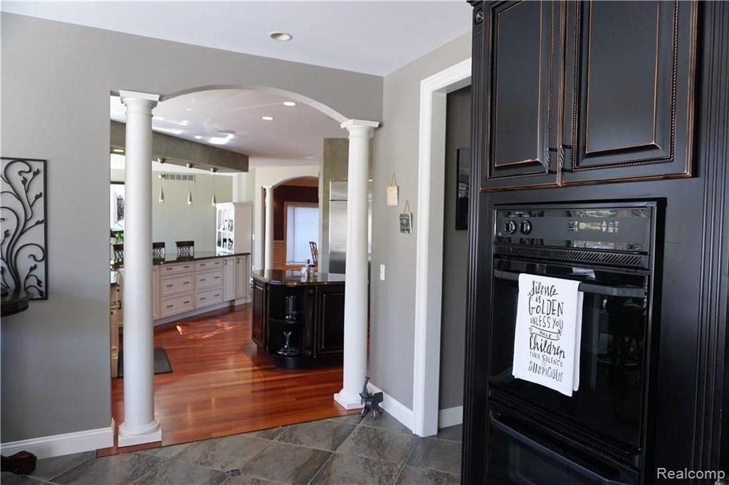 521 Hampton Road Grosse Pointe Woods, MI 48236 - Photo 8 of 48