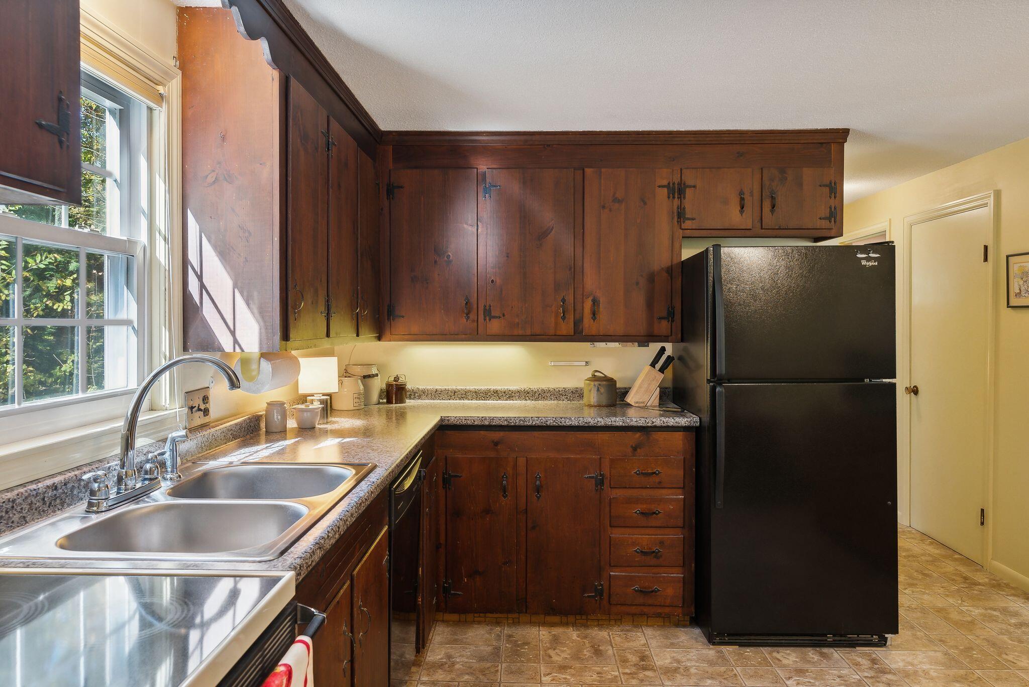 71 Desert Road Freeport, ME 04032 - Photo 15 of 34 Kitchen
