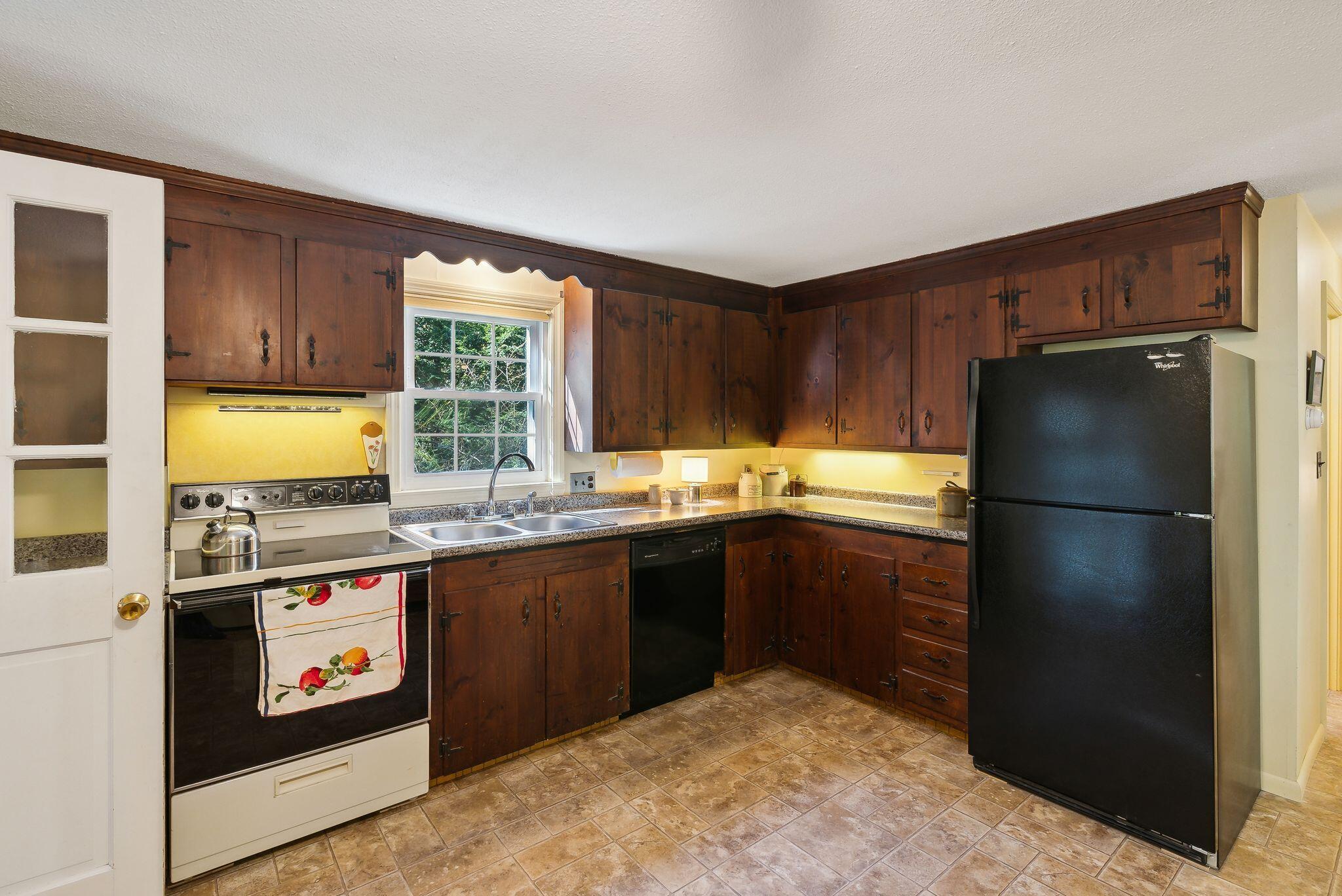 71 Desert Road Freeport, ME 04032 - Photo 16 of 34 Kitchen