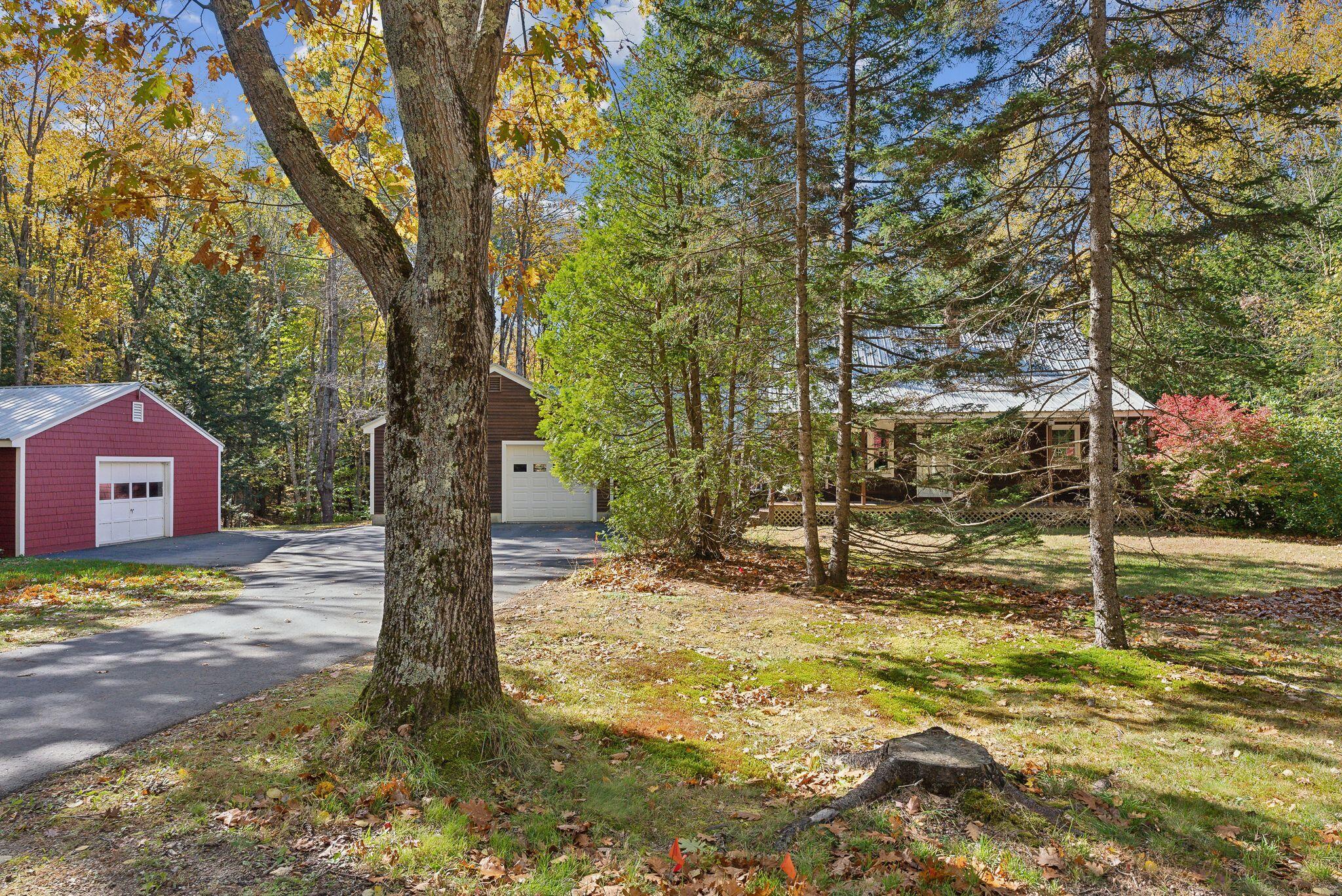 71 Desert Road Freeport, ME 04032 - Photo 4 of 34 Driveway + Detached Garage