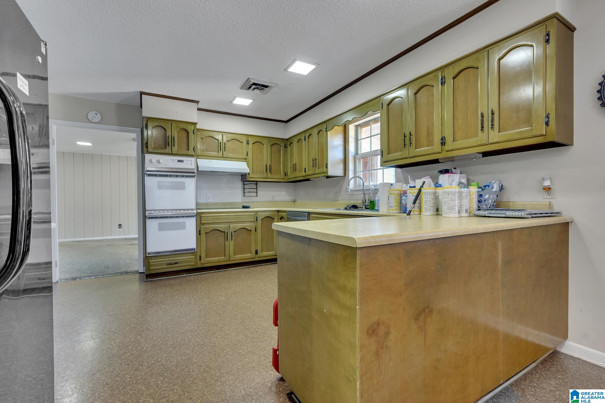 300 Baker Street Warrior, AL 35180 - Photo 10 of 44