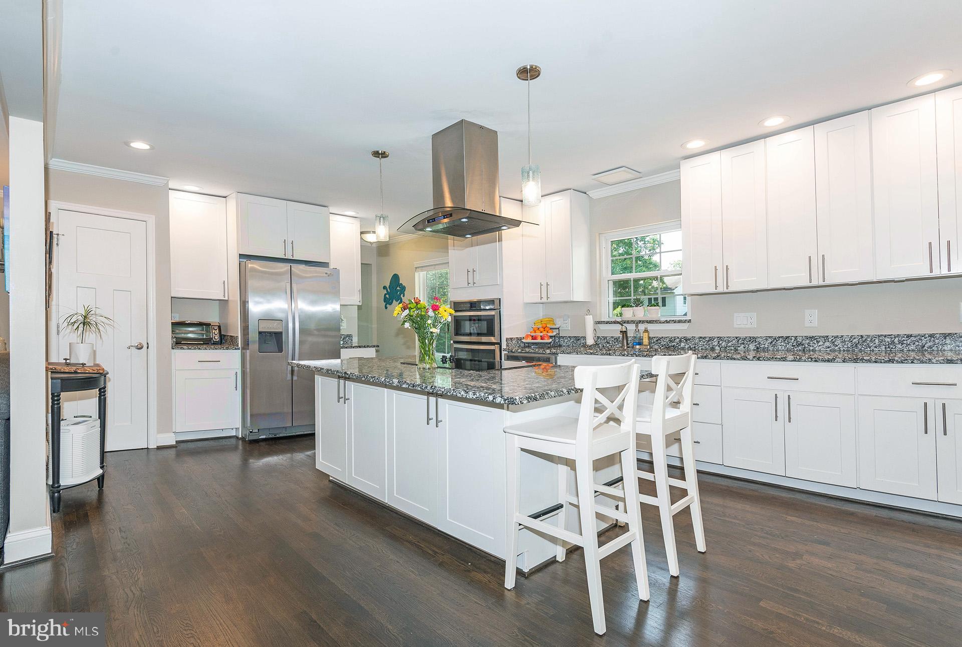 Gorgeous gormet kitchen!