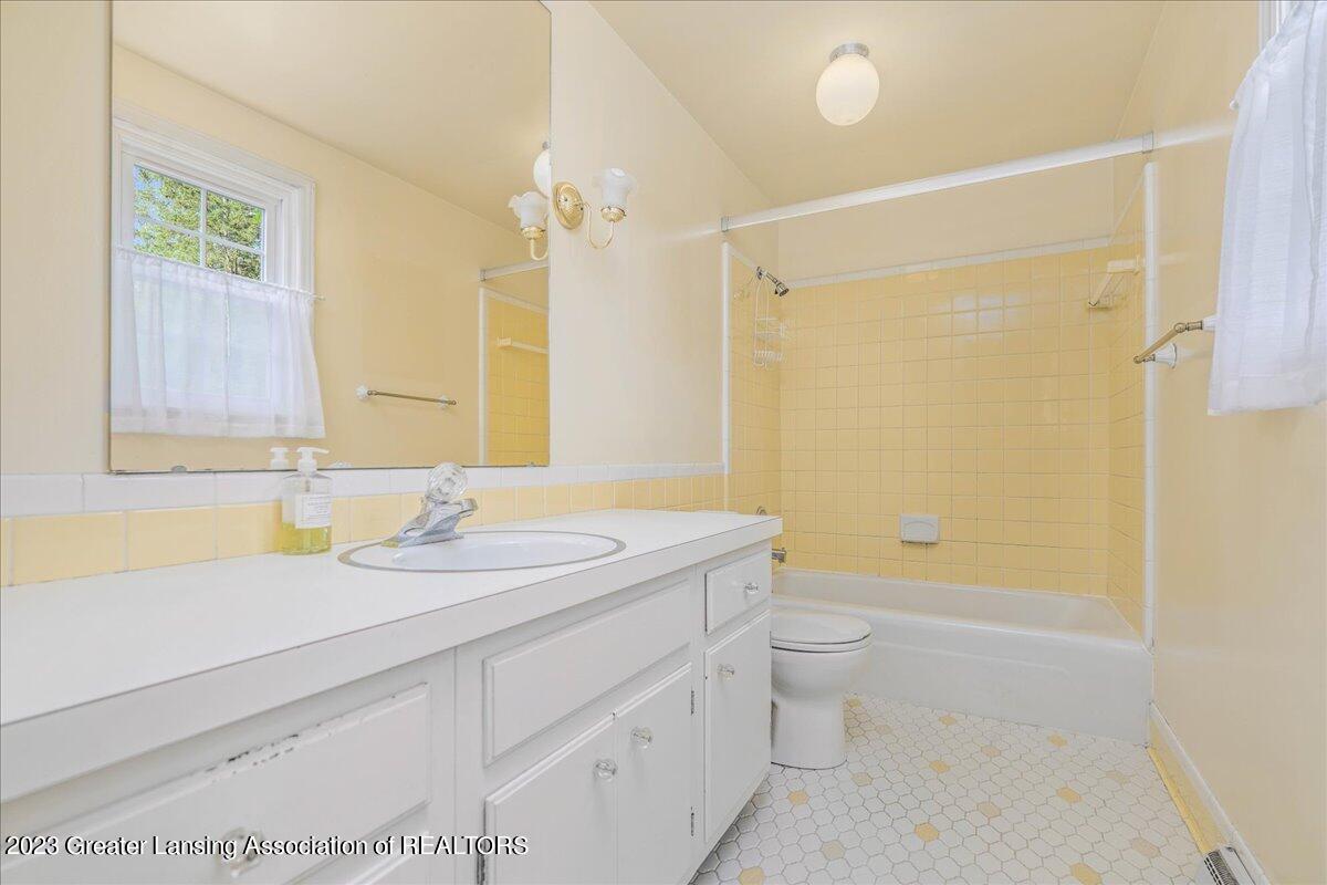 1910 Tomahawk Road Okemos, MI 48864 - Photo 21 of 30 34-Media Jett-36