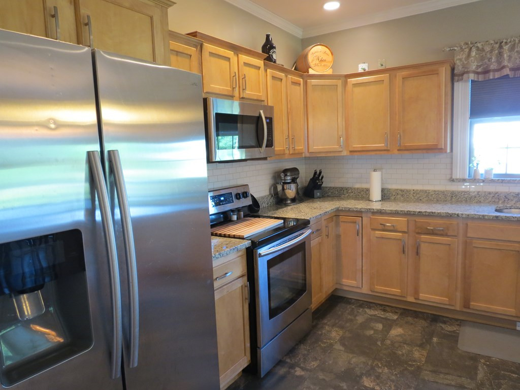 27 Fox Farm Road Plattsburgh, NY 12901 - Photo 4 of 29 Gallery Image 4