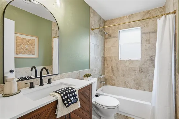 $499,500 | 8625 Marys Creek Drive, Benbrook, TX 76116