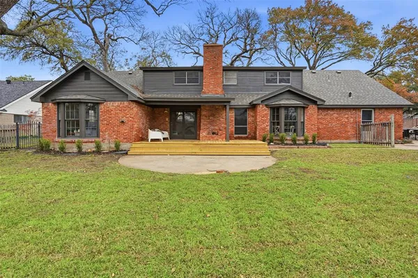 $499,500 | 8625 Marys Creek Drive, Benbrook, TX 76116