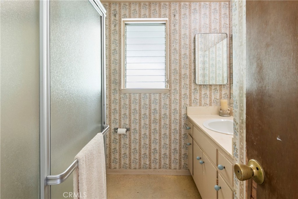 1615 Ransom Road Riverside, CA 92506 - Photo 16 of 32 Primary Bathroom