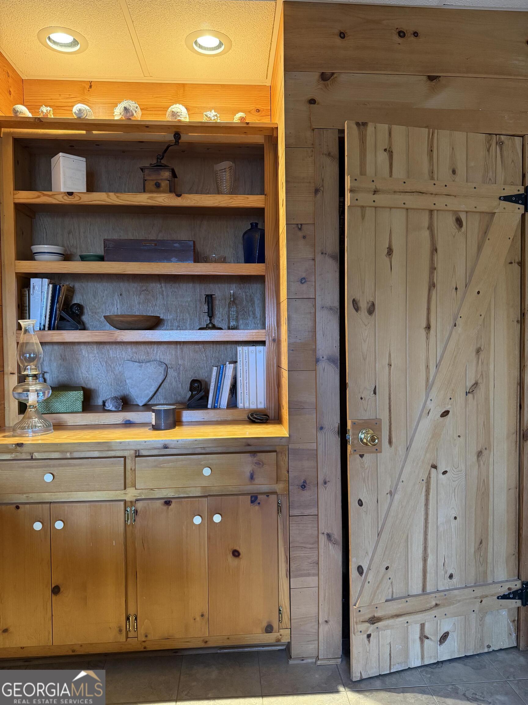 44 Cessna Lane Rabun Gap, GA 30568 - Photo 17 of 27 a view of cabinets