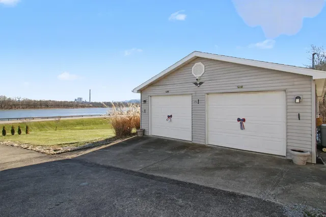 $550,000 | 2633 Highway 156, Rising Sun, IN 47040