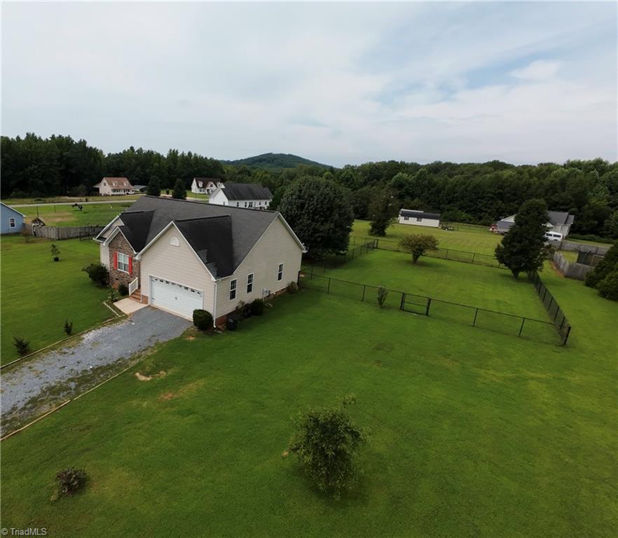 550 Honeysuckle Ridge Asheboro, NC 27205 - Photo 4 of 25 Photo may have been digitally altered