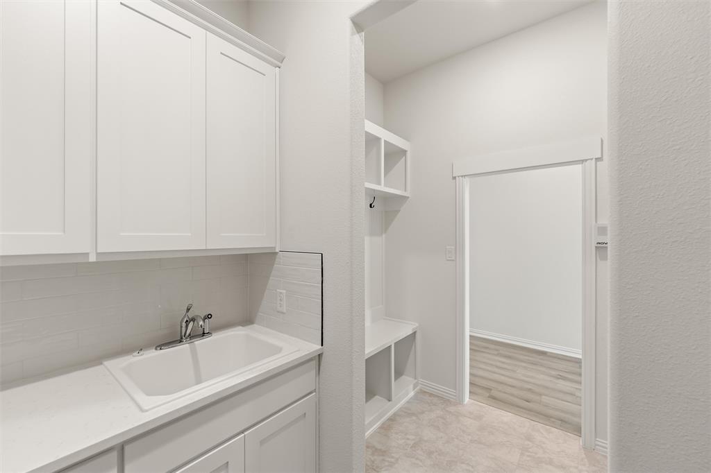 125 Snowy Owl Trail Rhome, TX 76078 - Photo 8 of 28 Mudroom with a sink and baseboards