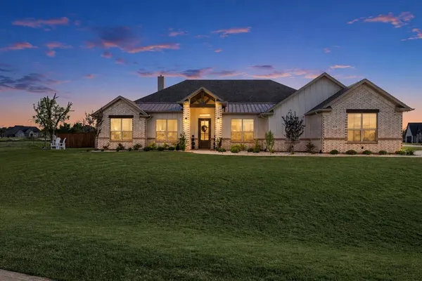 $589,900 | 2516 Birchwood Drive, Granbury, TX 76049