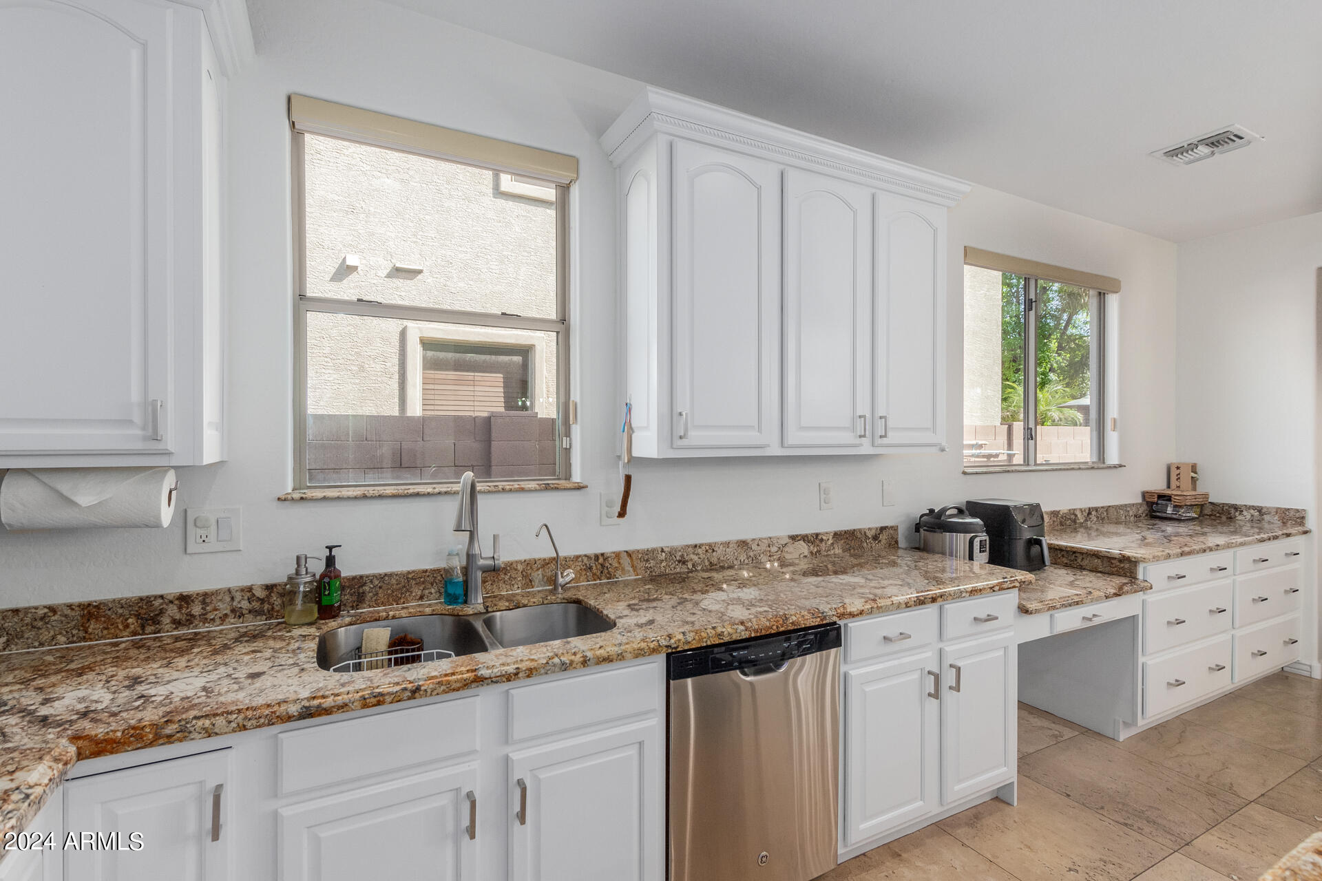 853 West Elgin Street Chandler, AZ 85225 - Photo 17 of 66 Spacious Countertops