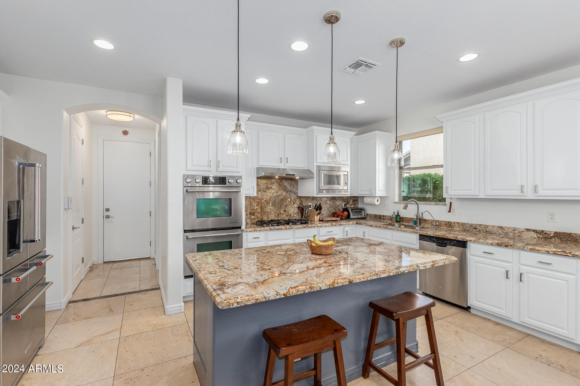 853 West Elgin Street Chandler, AZ 85225 - Photo 2 of 66 Large Kitchen