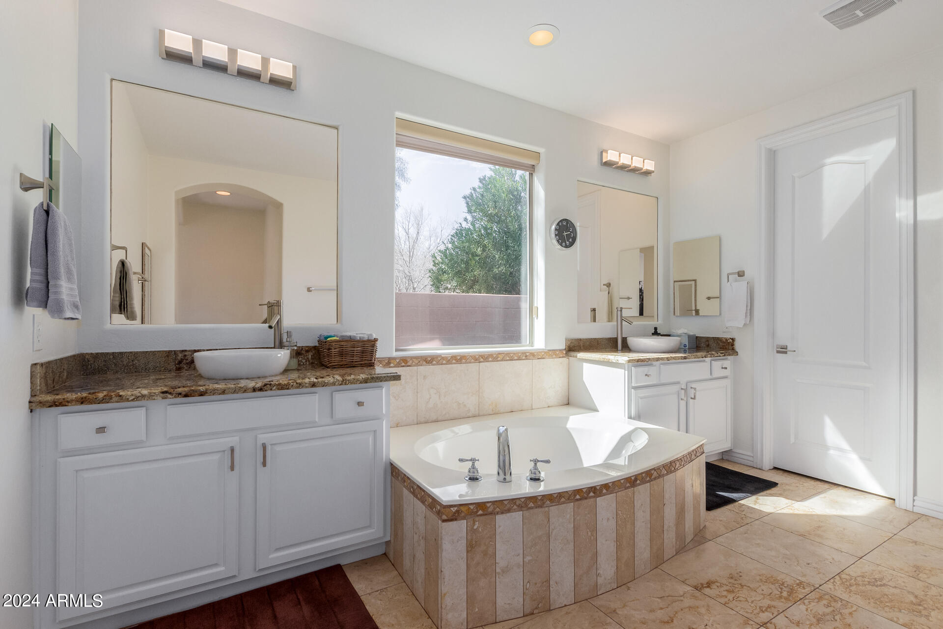 853 West Elgin Street Chandler, AZ 85225 - Photo 26 of 66 Large Masterbath