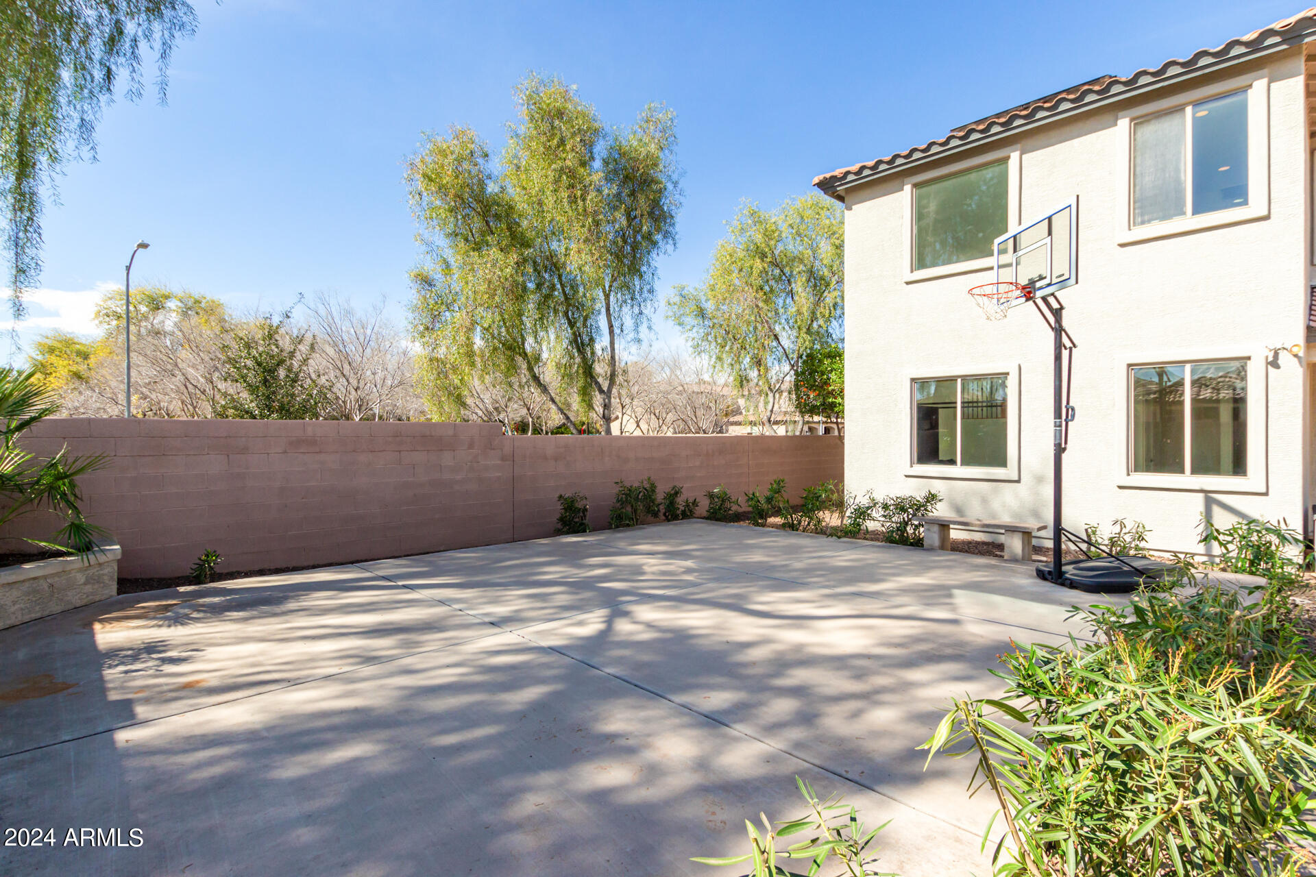 853 West Elgin Street Chandler, AZ 85225 - Photo 33 of 66 sport court
