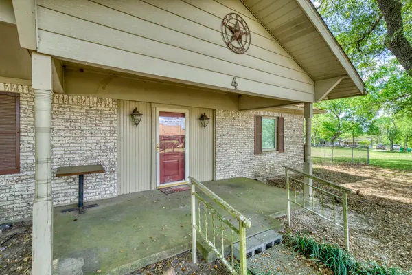 a view of house with backyard