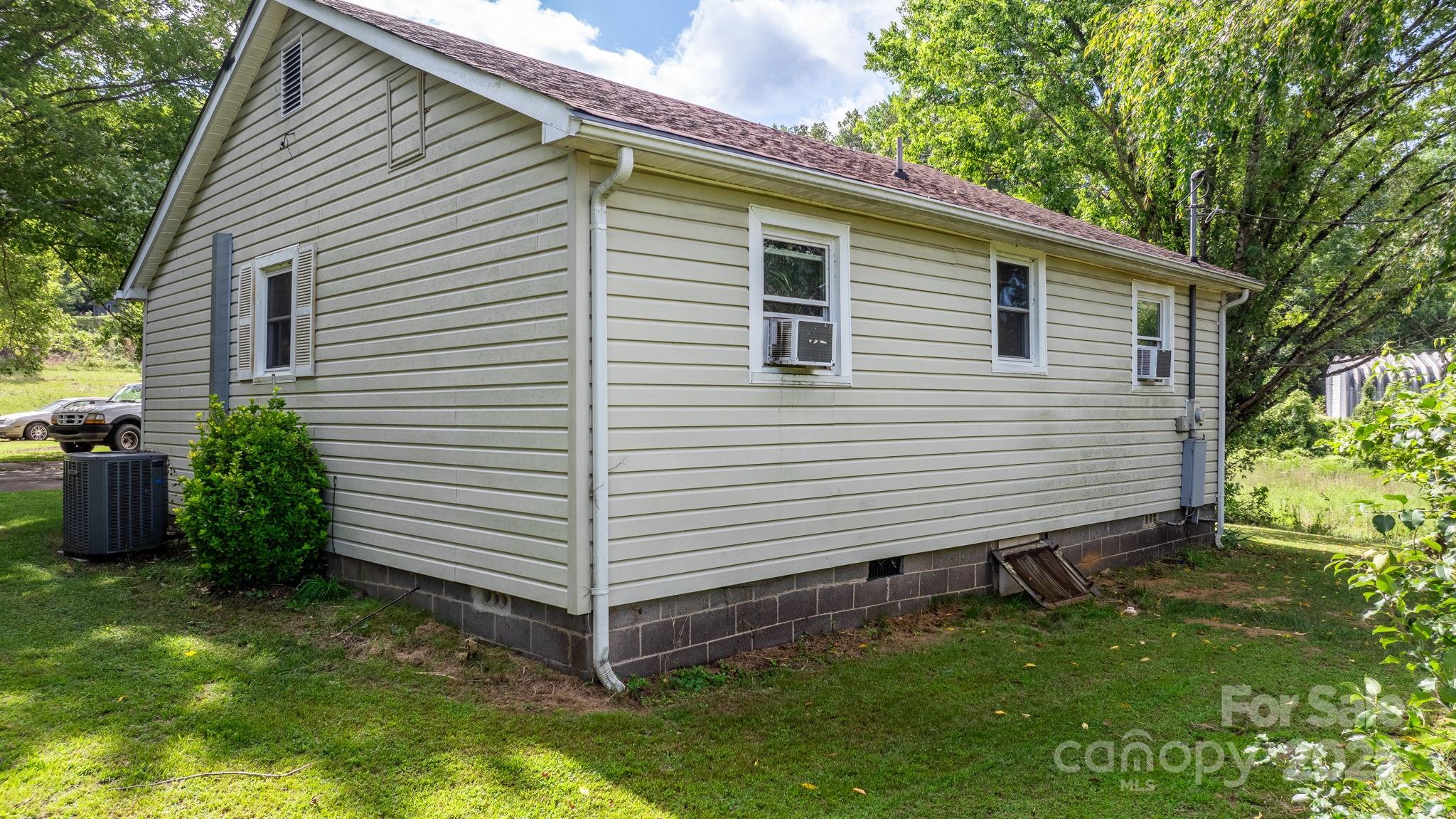 1147 Old Linville Road Marion, NC 28752 - Photo 4 of 27 a view of a back yard of the house