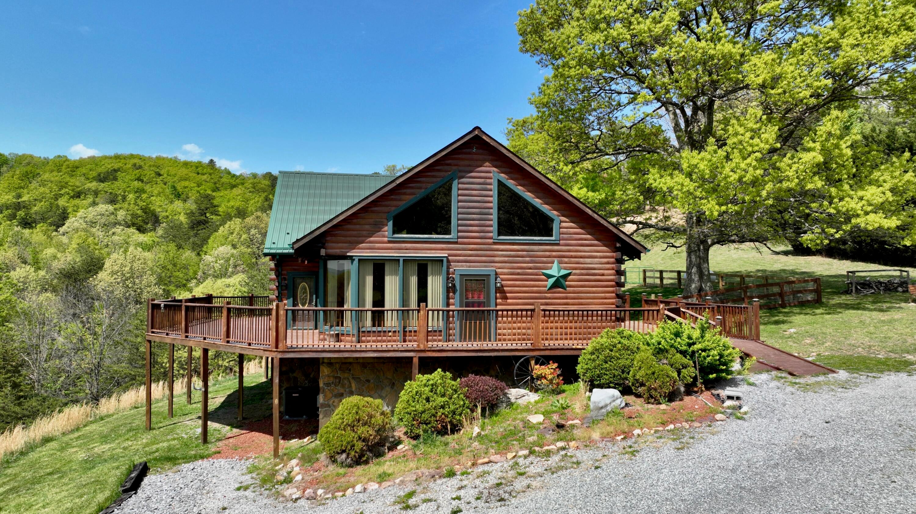 1571 Green Valley Road Peterstown, WV 24963 - Photo 13 of 112 Gallery Image 13