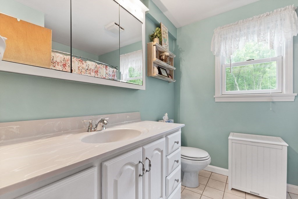 13 Kingsfield Road Dracut, MA 01826 - Photo 19 of 33 Gallery Image 19