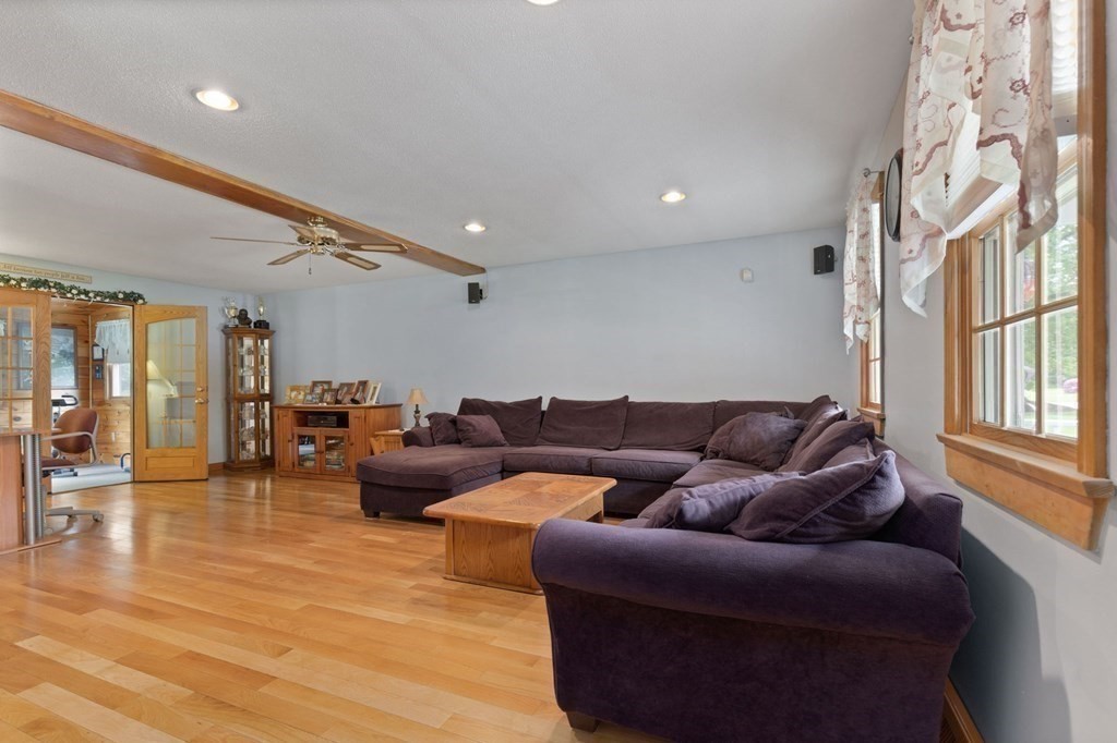 13 Kingsfield Road Dracut, MA 01826 - Photo 8 of 33 Gallery Image 8